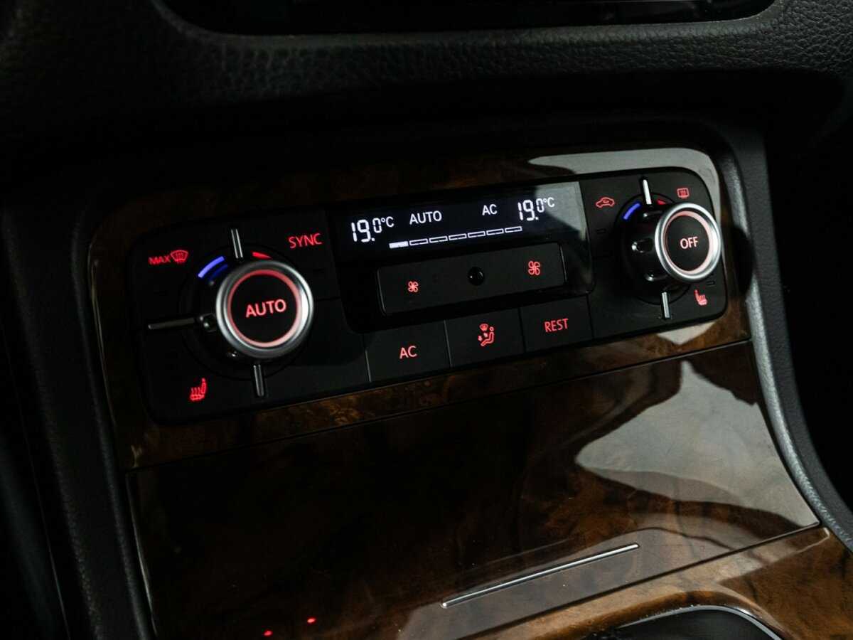 Купить Volkswagen Touareg, 2012, 329 160 км, фото №15